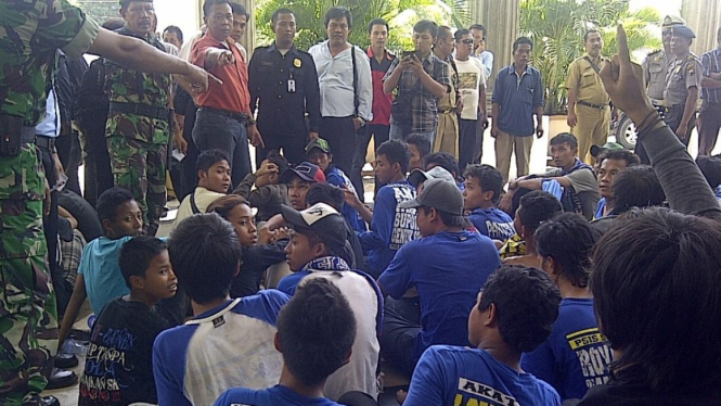 Petugas mendata suporter PSIS