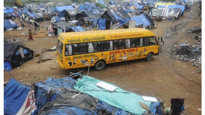 Sekolah dalam bus di India