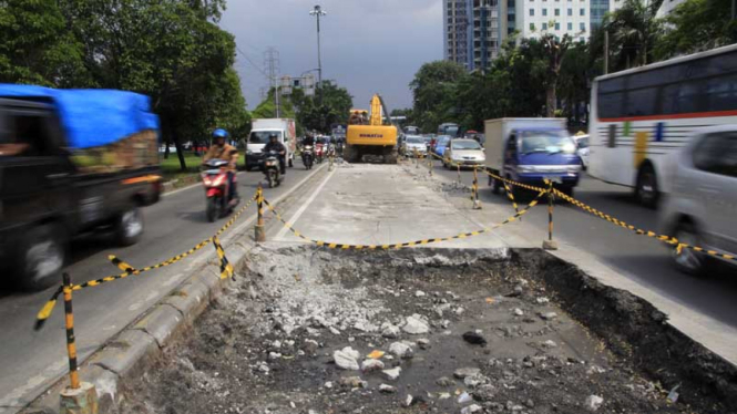 Akibat Perbaikan Jalan, Lalin Cawang Padat Merayap