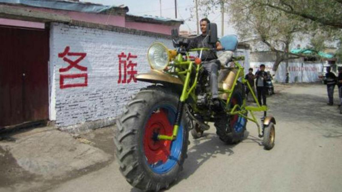 Motor raksasa di China