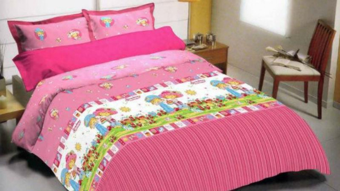 bed cover pink strawberry 