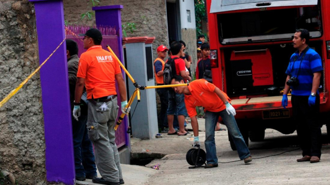 Penggeledahan kos tersangka teroris Bandung