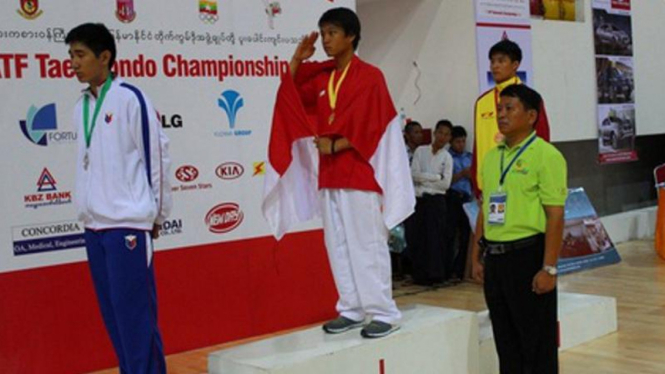 Taekwondoin Indonesia, Hianwi Fardim (tengah),
