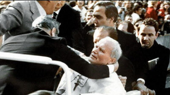 Upaya pembunuhan Paus Yohanes Paulus II pada 13 Mei 1981