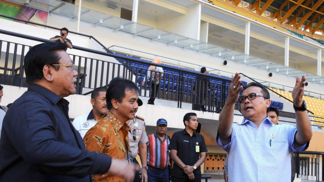 Menko Kesra Agung Laksono, Menpora Roy Suryo dan Gubernur Riau