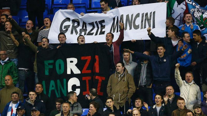 Spanduk fans The Citizens untuk Roberto Mancini