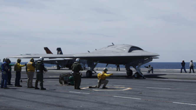 pesawat X-47B drone