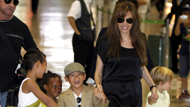 Angelina Jolie dan anak