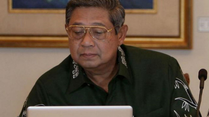 Presiden SBY menggunakan batik Pring Sedapur