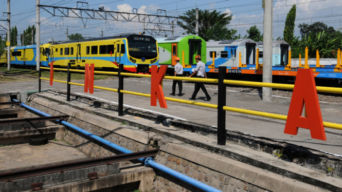 Produksi Kereta PT INKA