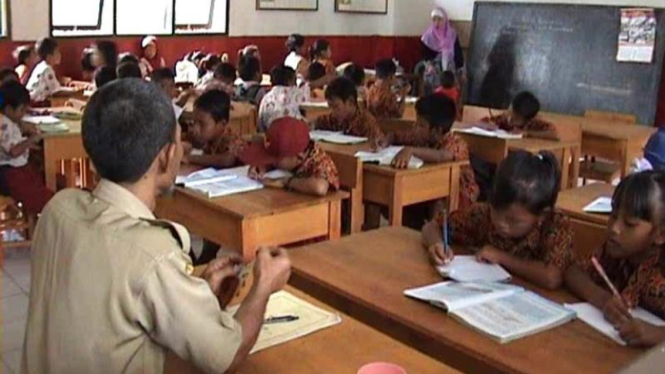 Ruang kelas minim di SDN Sancang II Garut