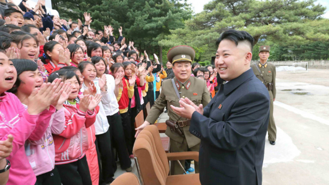 kim jong un kunjungi kamp anak di pyongyang