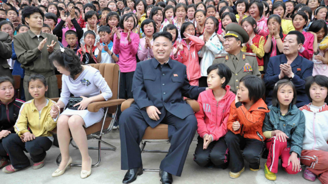 kim jong un kunjungi kamp anak di pyongyang