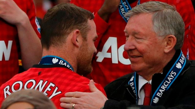 Wayne Rooney (kiri) bersama manajer MU, Sir Alex Ferguson