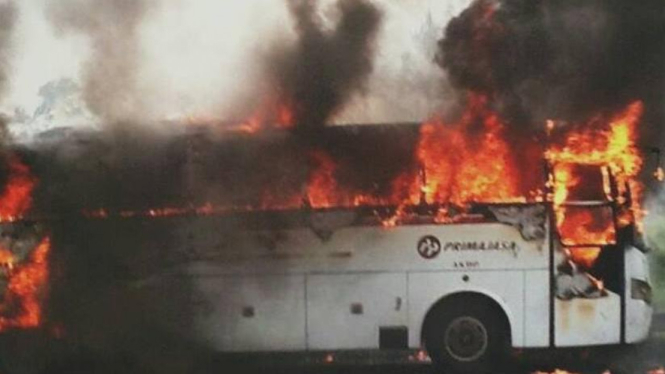 Bus Primajasa yang Terbakar di KM 99 Cipularang