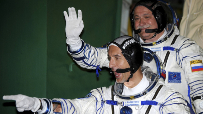 pesawat soyuz sukses merapat di stasiun antariksa
