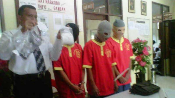 Oknum TKI yang menyelundupkan heroin dari Johor Baru, Malaysia ke Batam