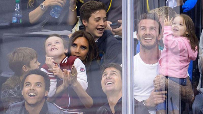 David Beckham dan keluarga serta Tom Cruise menonton pertandingan hoki