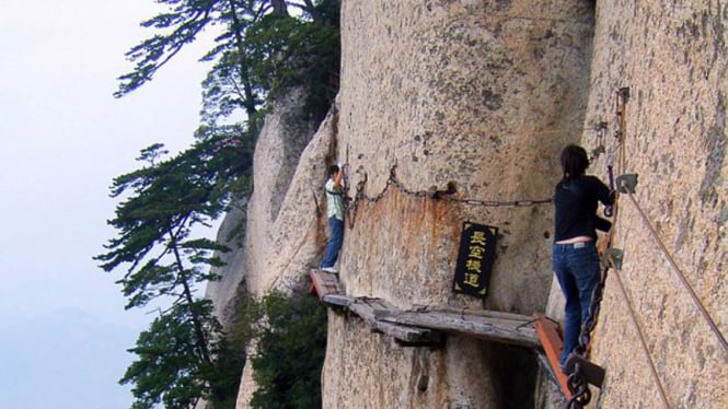 Chang Kong Cliff Road