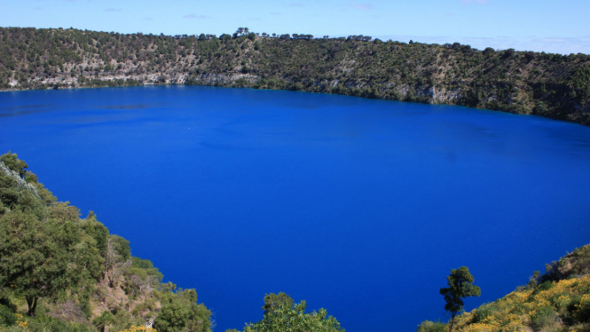 Blue lake, Bak Mandi Tuhan