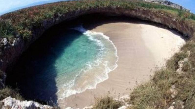 Pantai Tersembunyi di Pulau Marieta