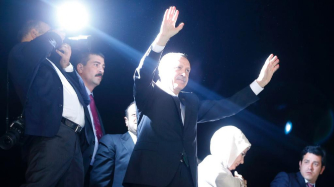 PM Turki Recep Tayyip Erdogan (tengah)