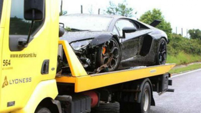 Lamborghini pemain sepakbola asal Hungaria kecelakaan