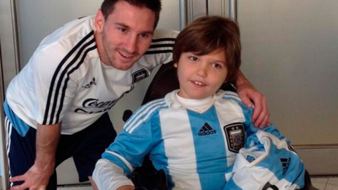 Lionel Messi (kiri) dan Valentino Zegarelli
