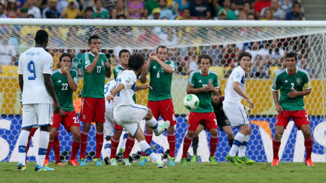 Italia melawan Meksiko di Piala Konfederasi 2013