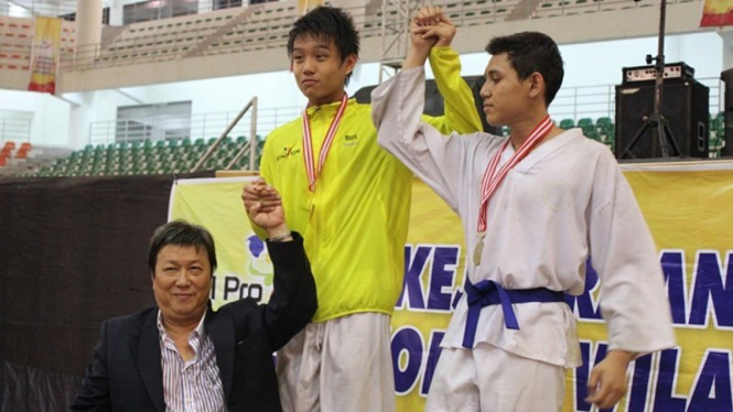 Taekwondoin Indonesia, Hianwi Fardiman (tengah)