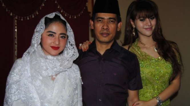 Dewi Perssik dan Pengacara Ahmad Rifai