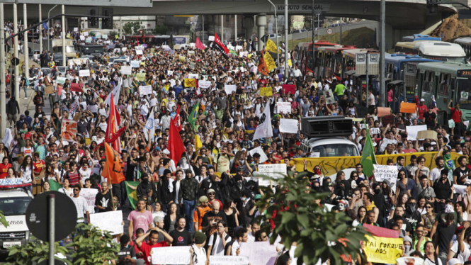 demo anti piala konfederasi di brasil