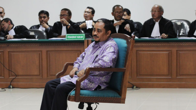 Sidang Perdana Luthfi Hasan Ishaaq