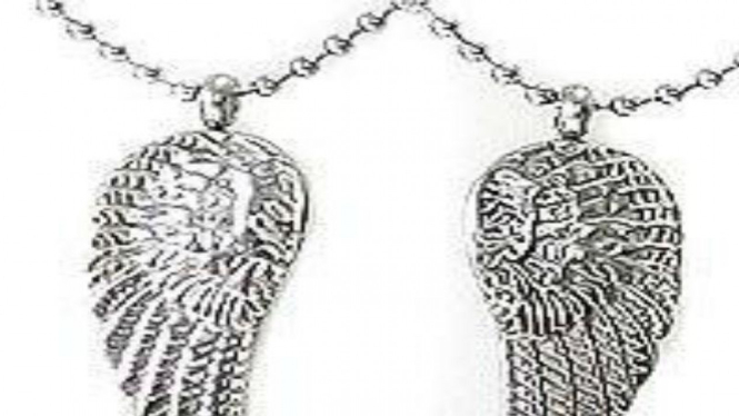 kalung couple angel wing.