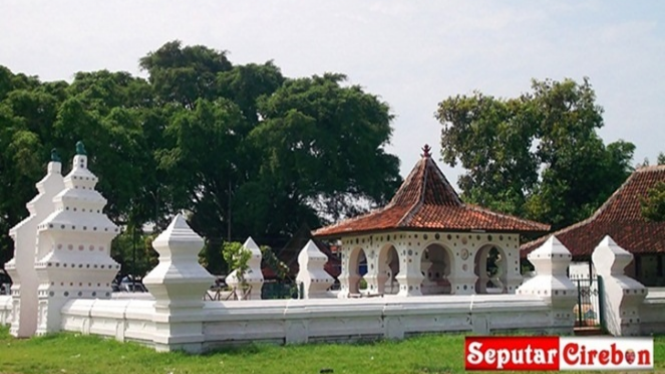 Wisata Sejarah Di Keraton Kanoman Cirebon