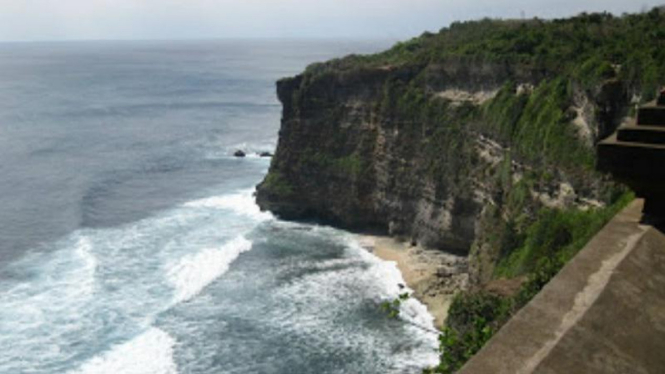 Pura eksotis di selatan Pulau Bali