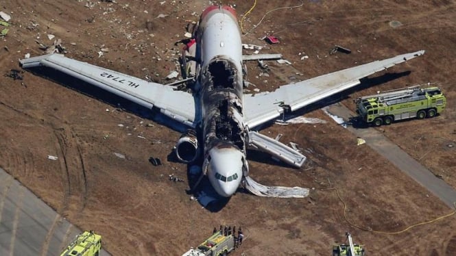Kecelakaan pesawat di Bandara San Francisco.