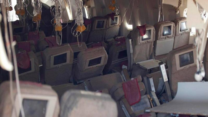 Interior Boeing 777 Asiana Airlines usai kecelakaan.