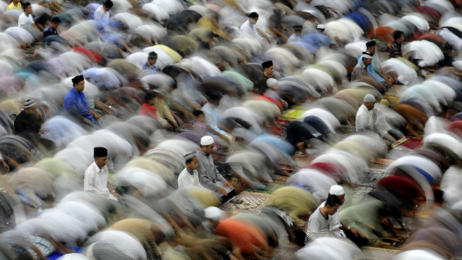 Tarawih Pertama di Sejumlah Daerah