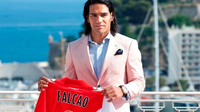 Penyerang AS Monaco, Radamel Falcao, saat diperkenalkan