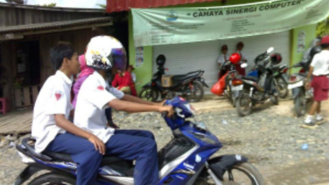 Motor anak sekolah