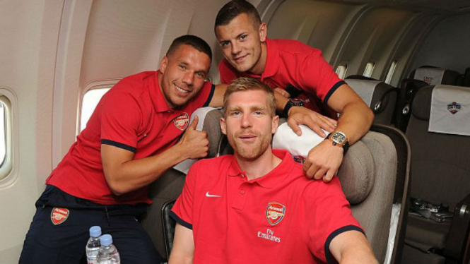Lukas Podolski, Jack Wilshere, dan Per Mertesacker 