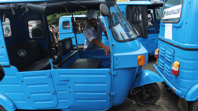 Angkutan bajaj. 