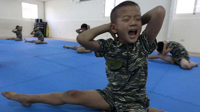 Latihan Militer Anak TK di Taiwan