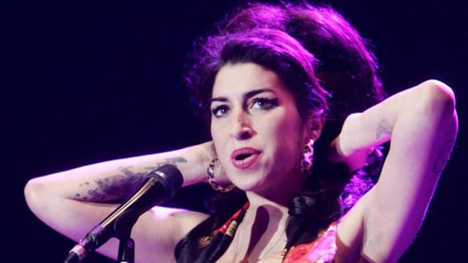 bintang hollywood yang meninggal di usia muda, Amy Winehouse