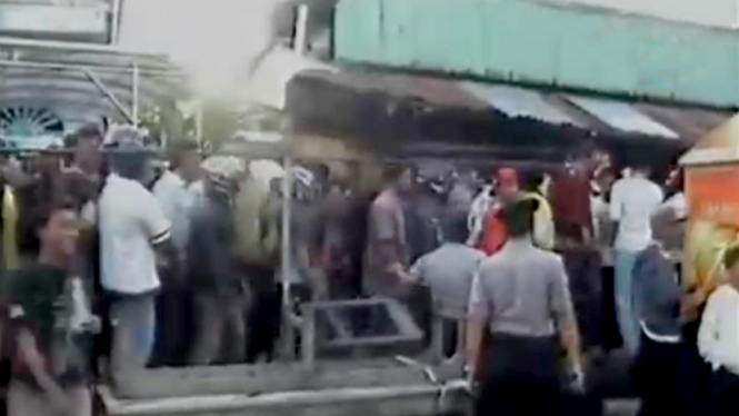 Puluhan Massa FPI Dievakuasi dari Masjid Sukorejo