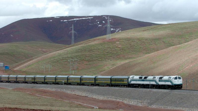 Lintasan kereta api di Tibet
