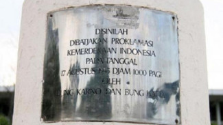Tugu Proklamasi Adalah Tugu Petir