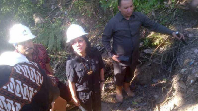 Dirut Pertamina Karen Agustiawan Meninjau Lokasi Penjarahan