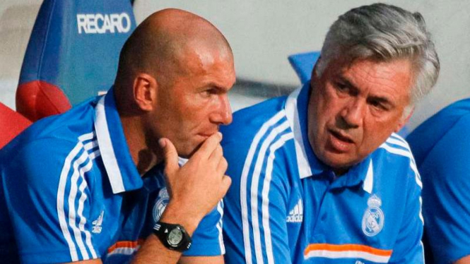 Pelatih Real Madrid, Carlo Ancelotti, bersama Zinadine Zidane